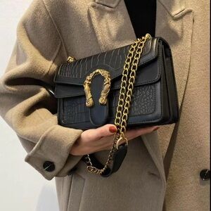 Elegant Black Leather Handbag with Gold Chain